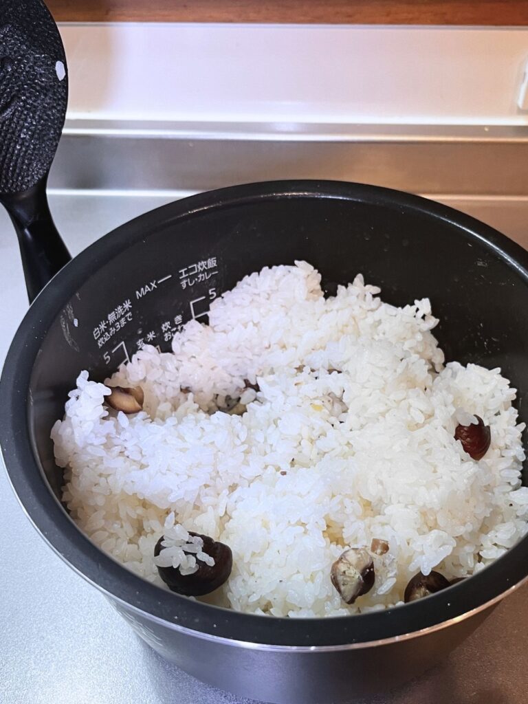 Chestnut rice after mixing, with only a few chestnuts showing